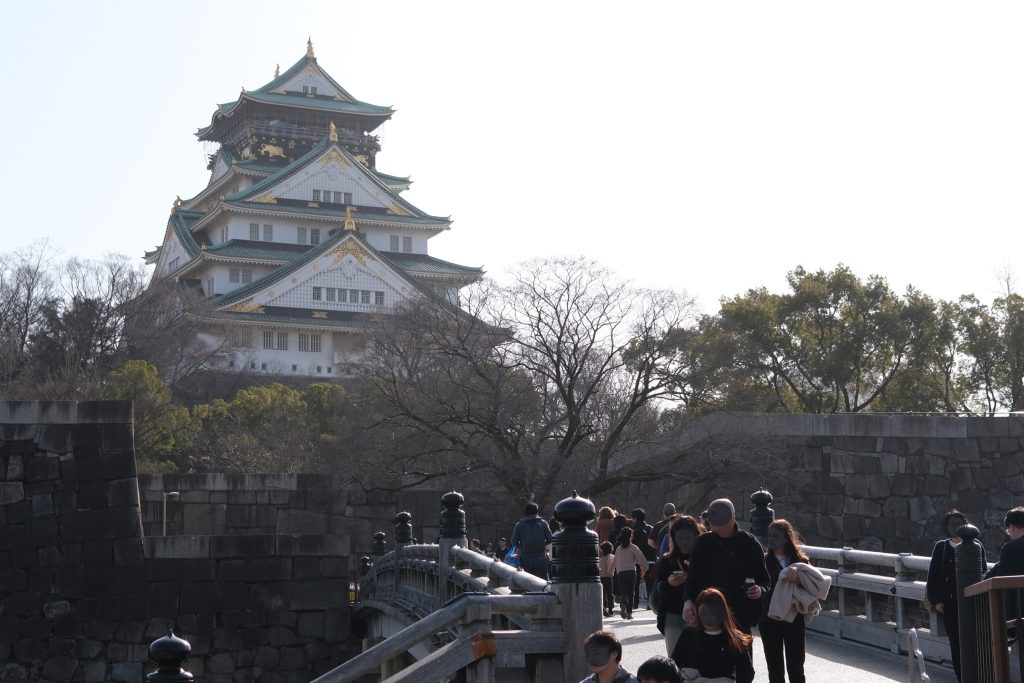 大阪城を京橋側から