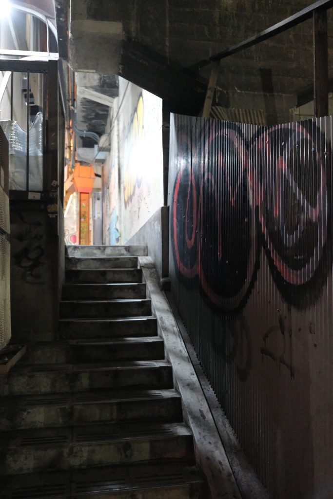 京橋 けた下の脇道